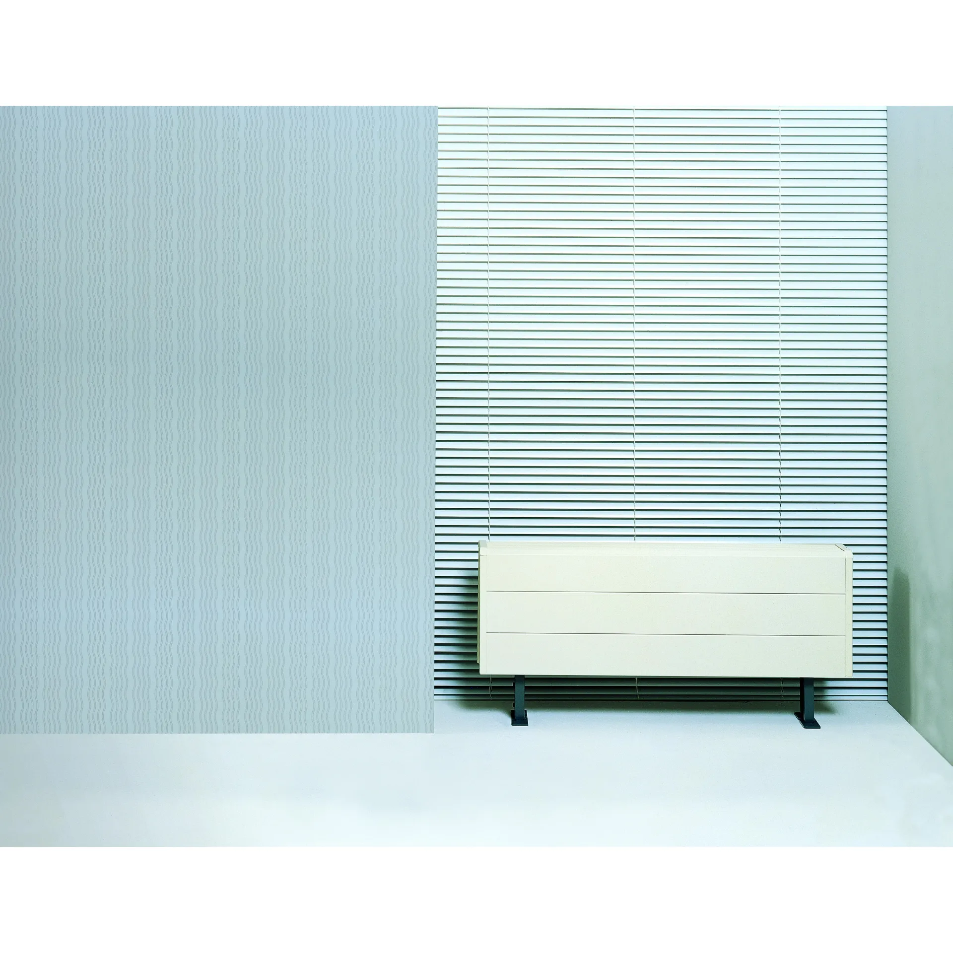 Jaga - Tempo Vrijstaand met verstelbare voet hoogte 13,5 tot 18,5cm - 400x1200mm - 2635 Watt - Type 20 - Zuiver wit soft touch Jaga - Tempo Vrijstaand met verstelbare voet hoogte 13,5 tot 18,5cm - 400x1200mm - 2635 Watt - Type 20 - Zuiver wit soft touch
