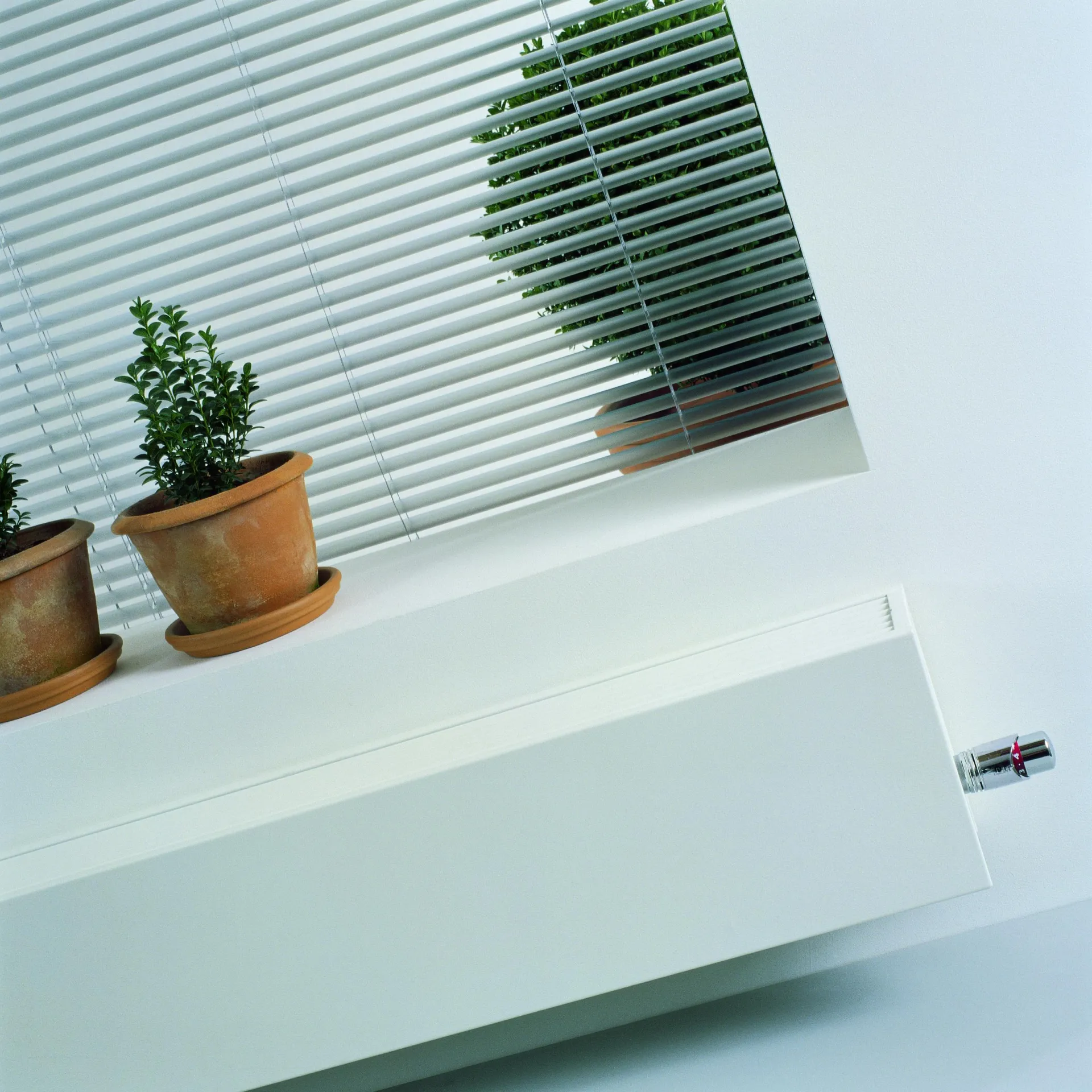 1711113052-mini_wall_white_interior2_hr.jpg slide-4